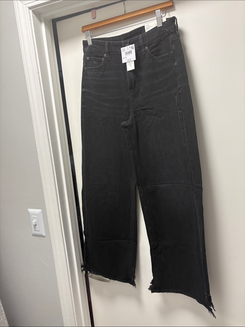 American Eagle Outfitters Black Wash Wide-Leg Raw Hem Jeans